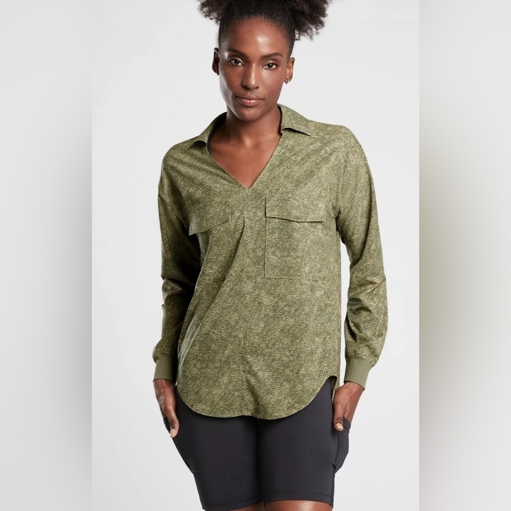 Athleta Zuma Printed Top in Viper Shadow Olive SIZE M        #657857
